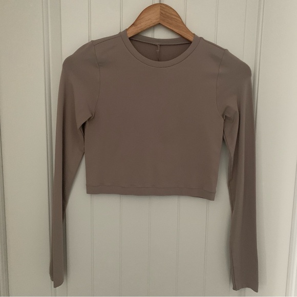 B. DY Garage cobblestone beige fitted Crop long sleeve, medium - Picture 2 of 4